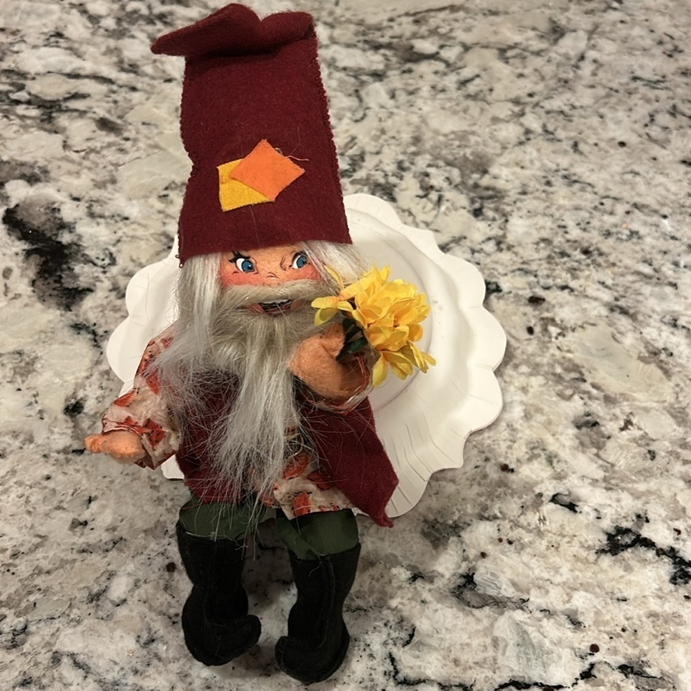 Annalee 7” Gnome With Sunflowers NWT